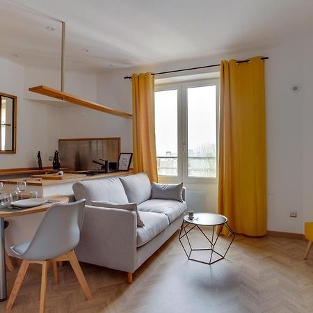 Au Coeur De Nantes Design Et Cosy Apartment Bagian luar foto