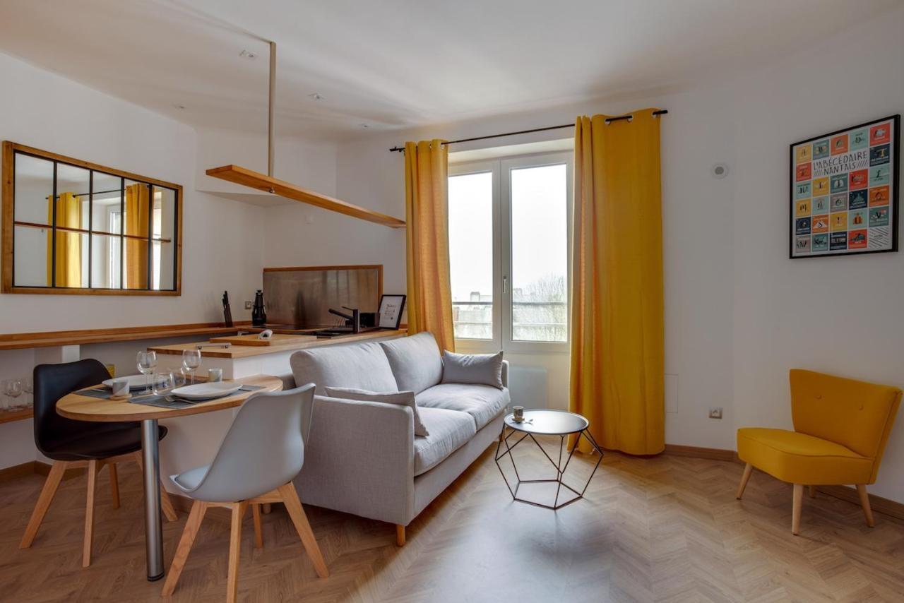 Au Coeur De Nantes Design Et Cosy Apartment Bagian luar foto