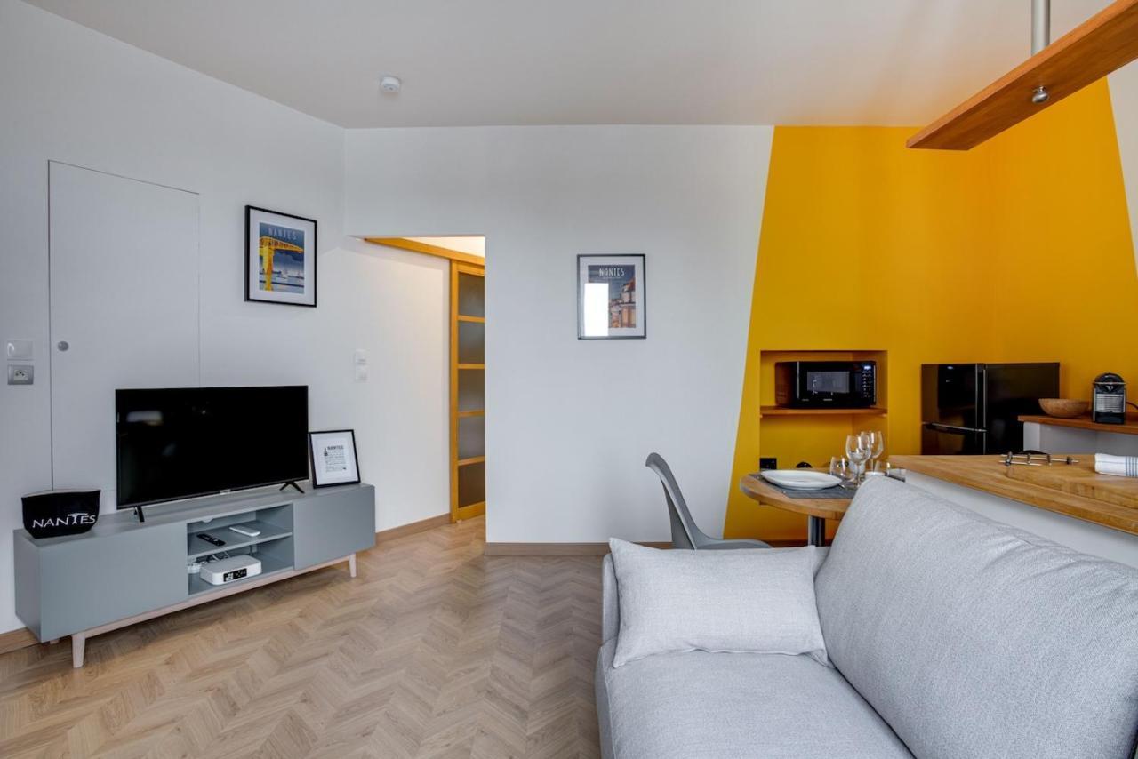 Au Coeur De Nantes Design Et Cosy Apartment Bagian luar foto