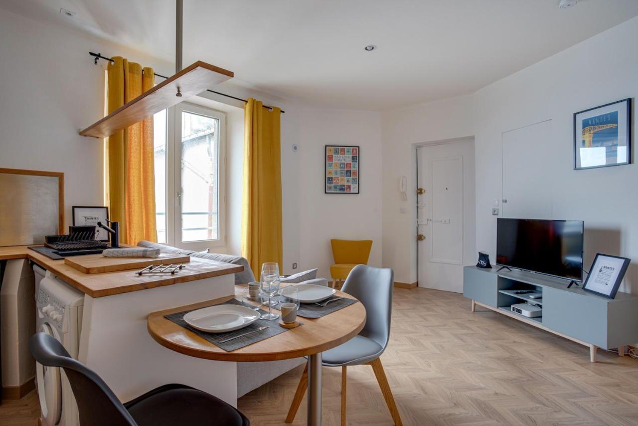 Au Coeur De Nantes Design Et Cosy Apartment Bagian luar foto