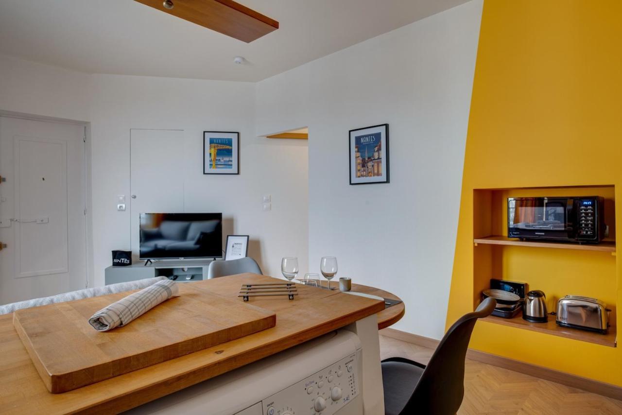 Au Coeur De Nantes Design Et Cosy Apartment Bagian luar foto